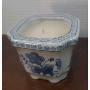 NIP Vintage Bombay Co Blue and White Square Candlholder With‎ Original Candle